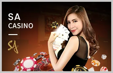 Tay vợt đang giao bóng